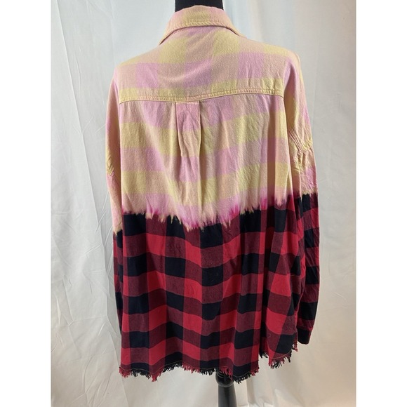 White Birch Women's Size 1X Long Sleeve Oversized Bleached Plaid Button‎ Up Top - Picture 7 of 8